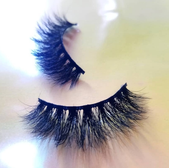 Mink Eylelash Beauty Bundle - Picture 7 of 16